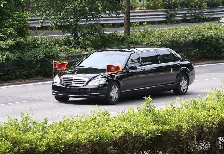 Doan xe cho ong Kim Jong Un ve khach san o Singapore hinh anh