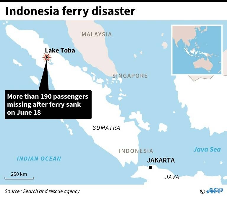 lật tàu ở Indonesia ảnh 2 lat tau o Indonesia anh 2