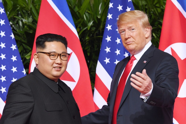 Du ca ngoi Kim, Trump van trung phat Trieu Tien them 1 nam hinh anh