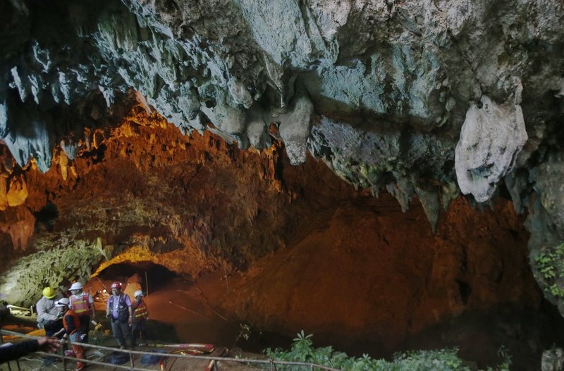 tìm kiếm đội bóng trẻ em thái lan trong hang động ảnh 3 tim kiem doi bong tre em thai lan trong hang dong anh 3