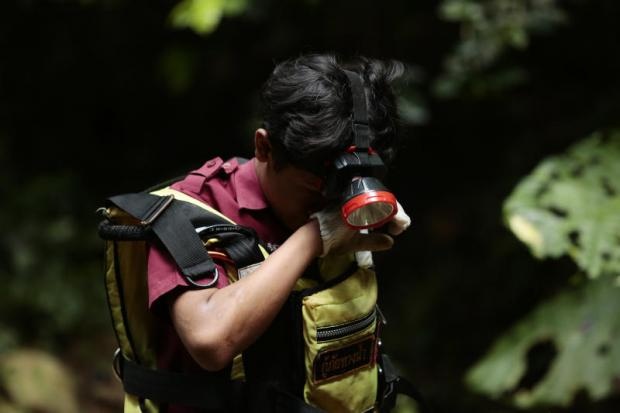 tim kiem doi bong tre em thai lan trong hang dong anh 10