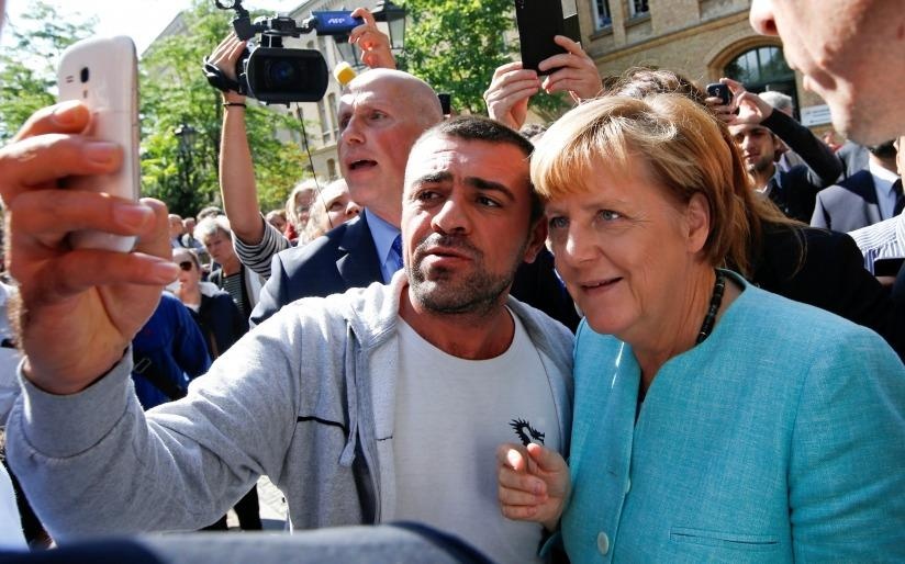 Tuong lai chinh tri Merkel lai trac tro vi van de nguoi ti nan hinh anh