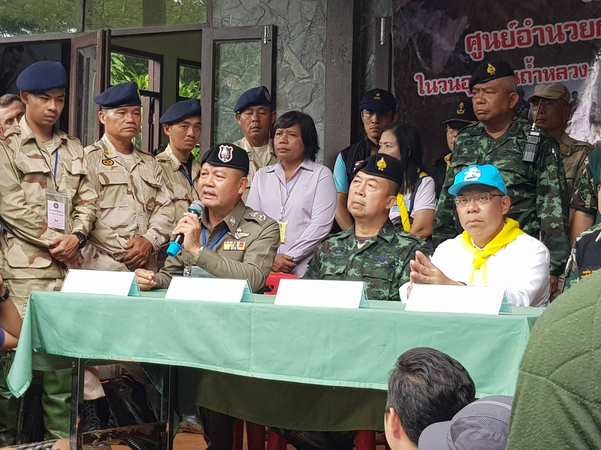 giai cuu doi bong thai lan anh 1