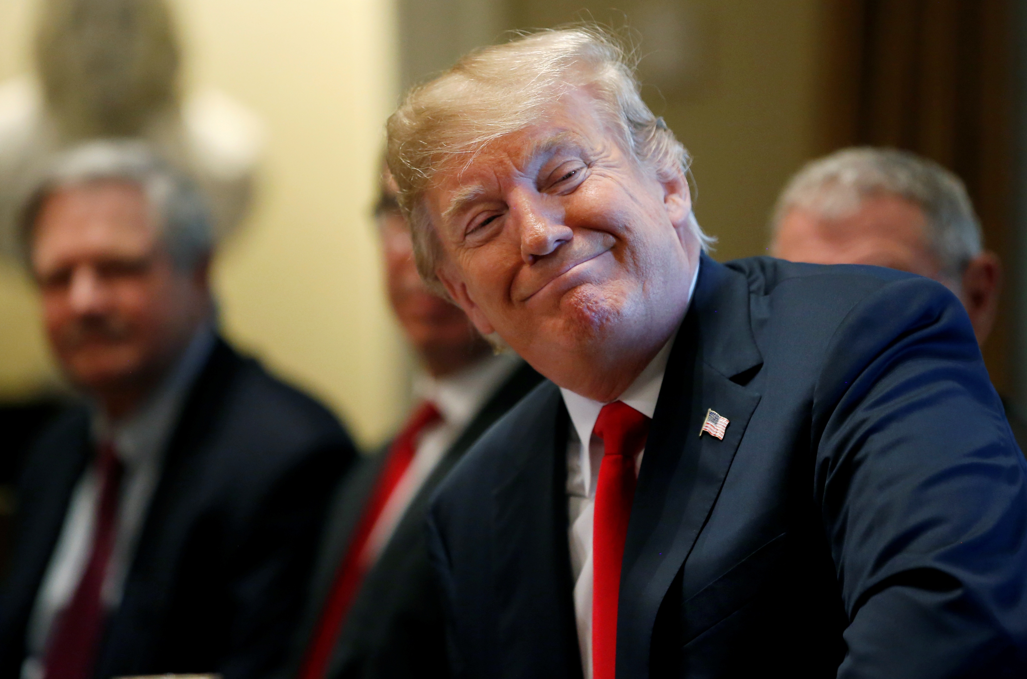 trump mau thuan voi chinh quyen anh 3