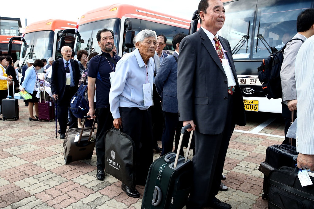 gia đình hàn quốc triều tiên đoàn tụ ảnh 2 gia dinh han quoc trieu tien doan tu anh 2