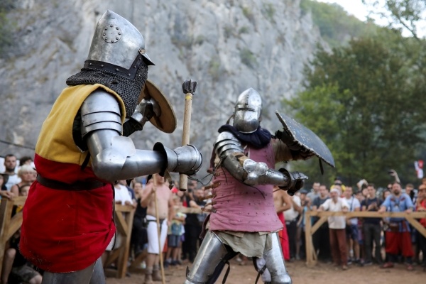 le hoi hiep si trung co chau au anh 6