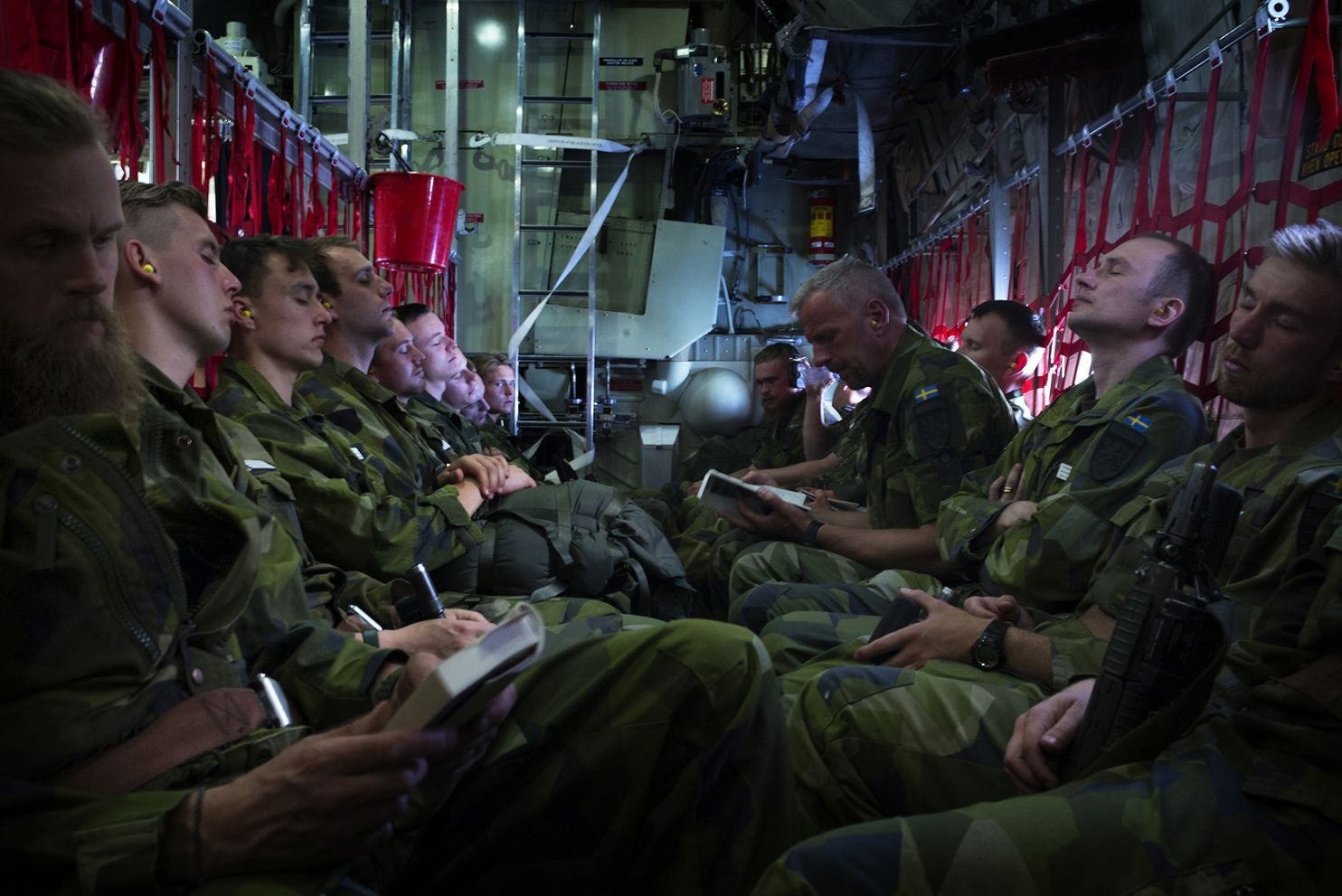 can cu quan su thuy dien doi pho nga anh 8