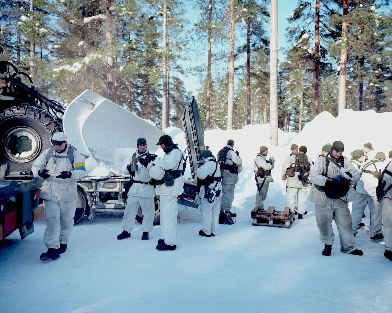 can cu quan su thuy dien doi pho nga anh 10