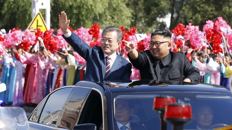 Hang nghin nguoi Binh Nhuong vay co hoa chao don TT Han hinh anh