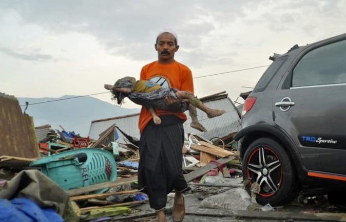 Gan 400 nguoi chet vi dong dat, song than o Indonesia hinh anh