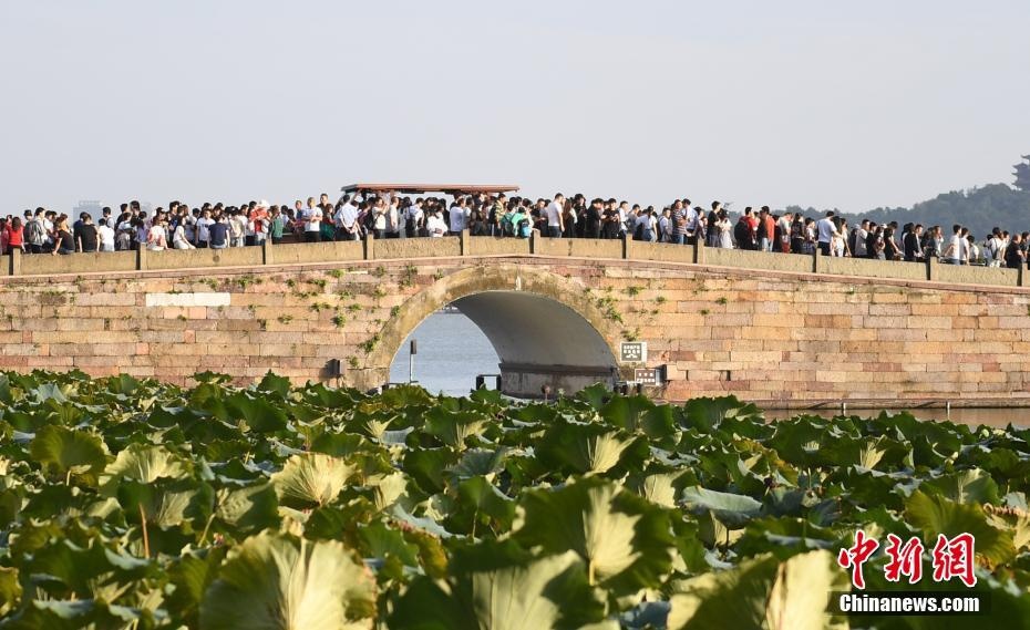 tuan le vang quoc khanh trung quoc anh 10