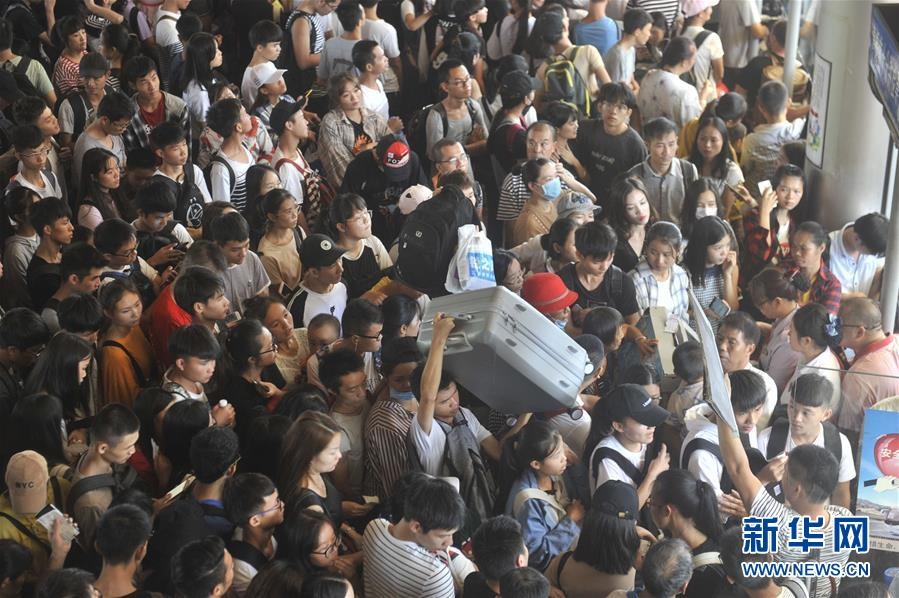 'Tuan le vang' quoc khanh Trung Quoc, nua dat nuoc di chuyen hinh anh