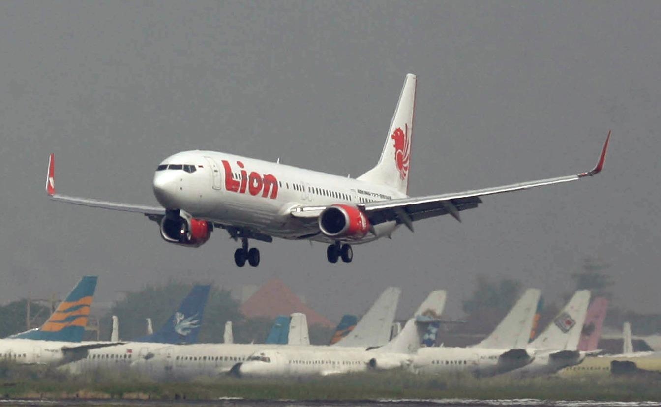 Ngu dan ke lai khoanh khac may bay Lion Air lao xuong bien hinh anh
