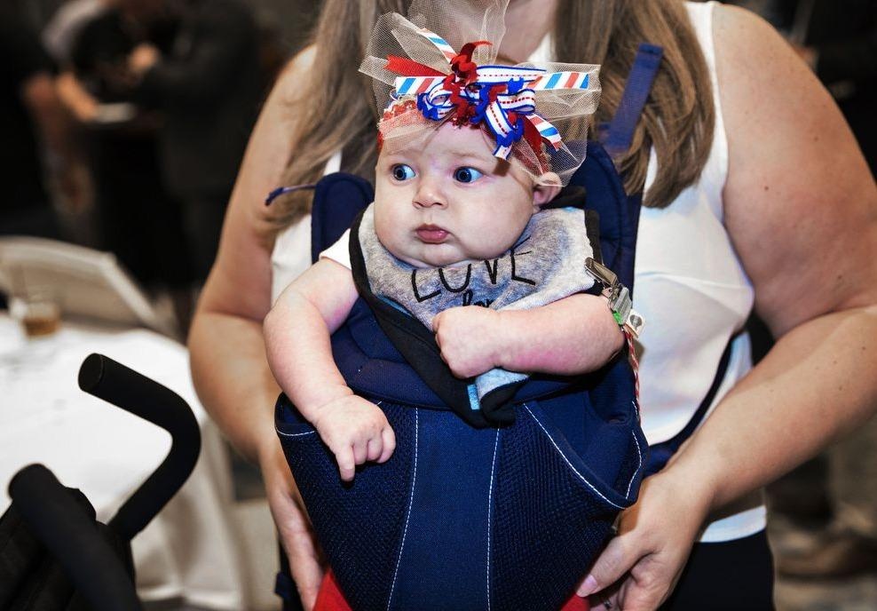 Ngung tu dong nhap tich cho tre sinh o My, TT Trump se vi hien? hinh anh