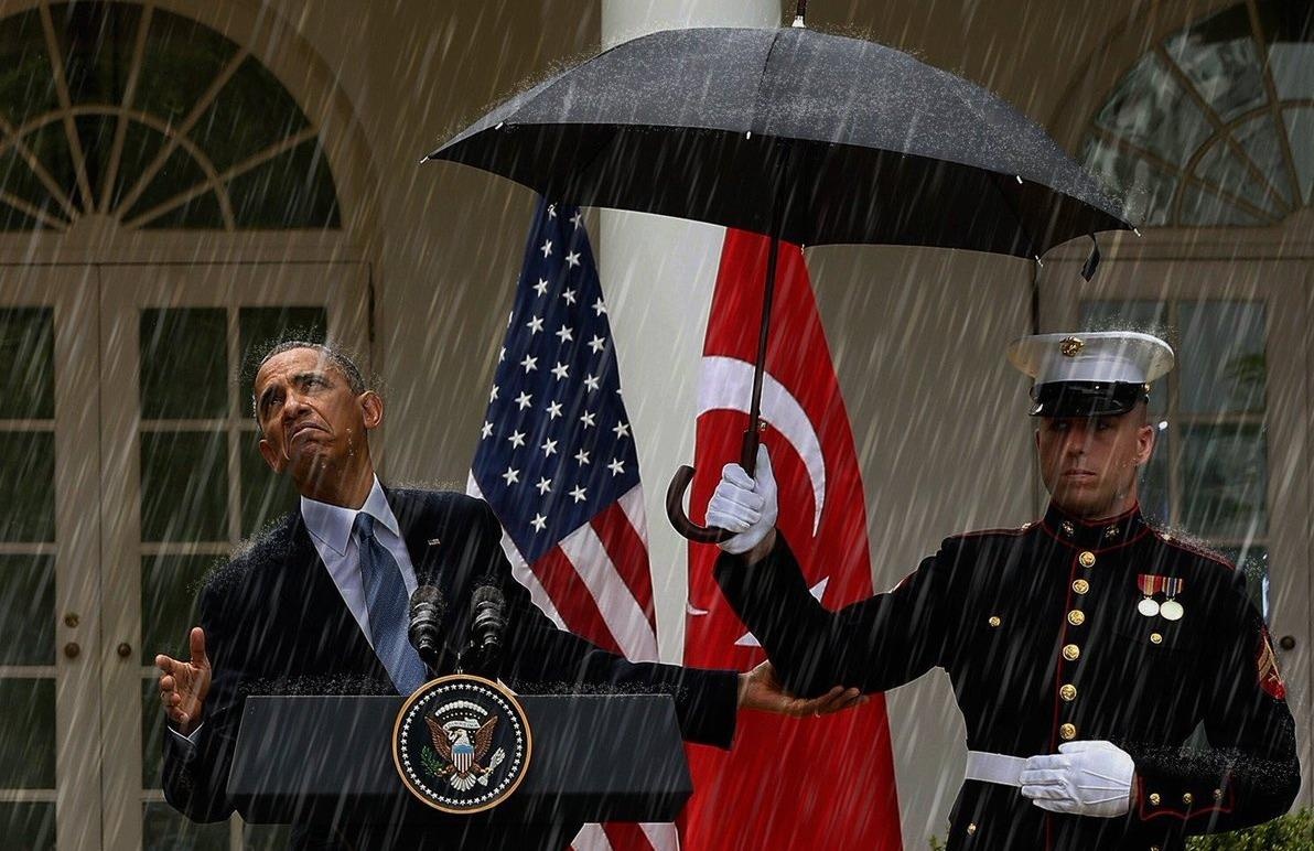 Cu dan mang dang anh Obama duoi mua de che gieu Trump hinh anh