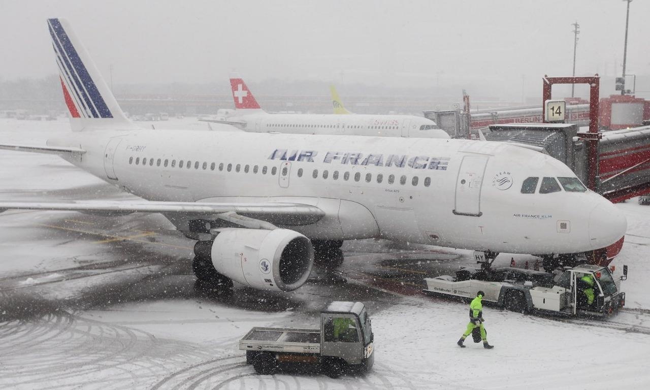 Khach bay tu Paris den Thuong Hai, mac ket 3 ngay 'ac mong' o Nga hinh anh