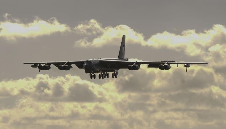 máy bay b-52 bay gần biển đông ảnh 1 may bay b-52 bay gan bien dong anh 1