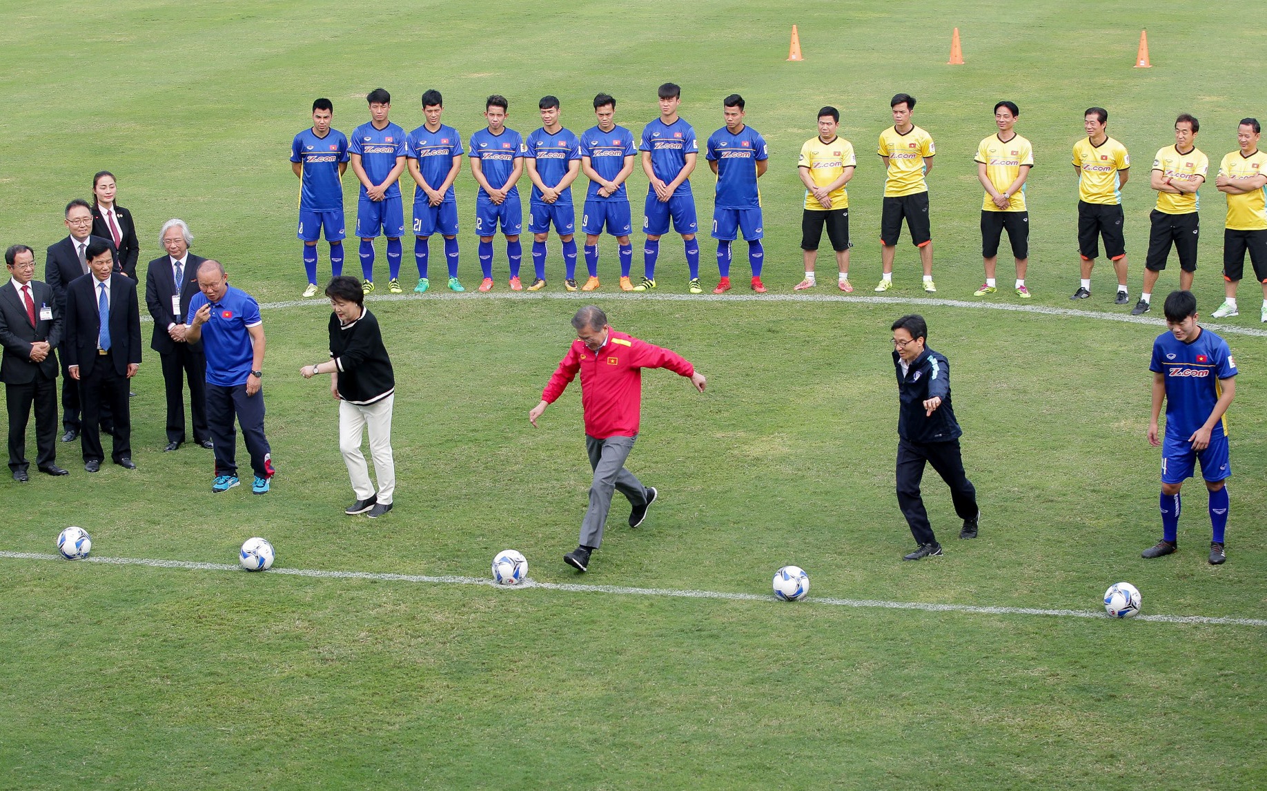 Tong thong Han Quoc chuc mung doi tuyen viet nam anh 2