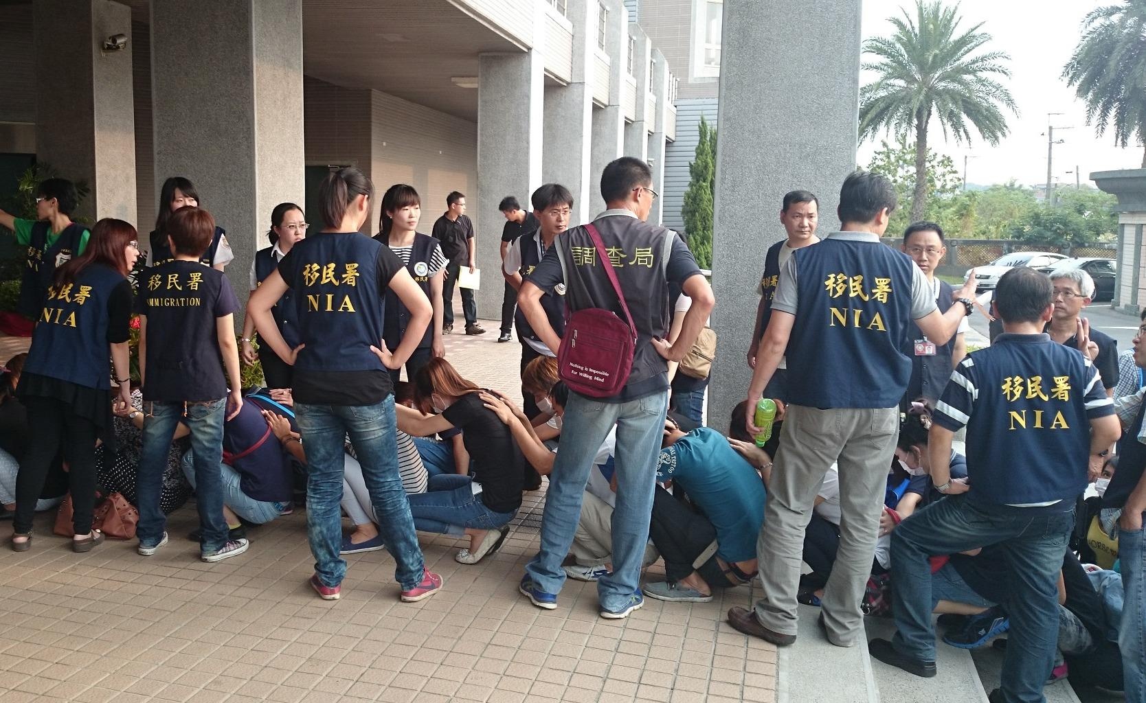 Dai dien TP Cao Hung: Vu nguoi Viet bo tron duoc 'trung uong xu ly' hinh anh