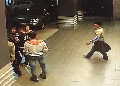 Du khach bo tron o Dai Loan: Nam thuong lam xay dung, khai thac go lau hinh anh