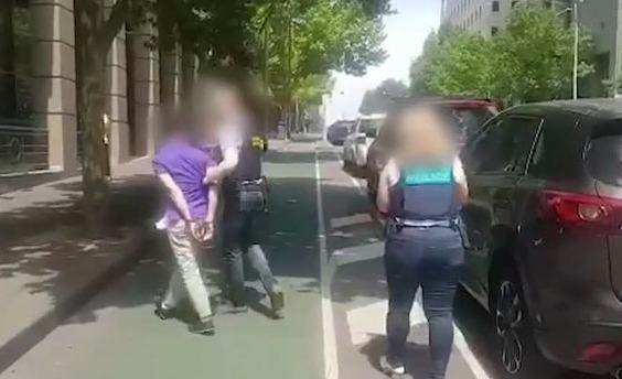 Australia bat bang dang co nguoi goc Viet nghi buon ma tuy qua may bay hinh anh