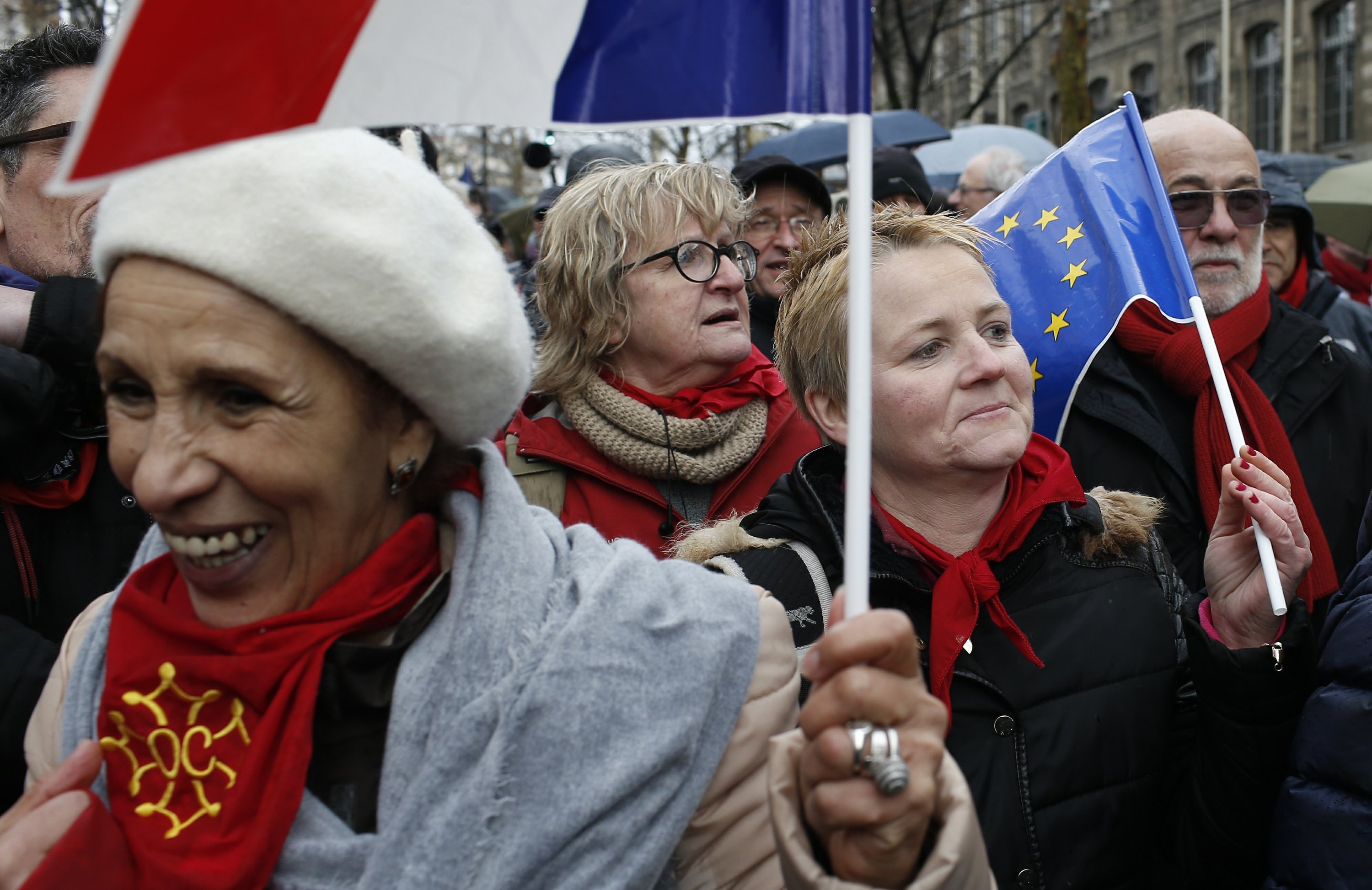 bieu tinh khan choang do tai phap anh 12