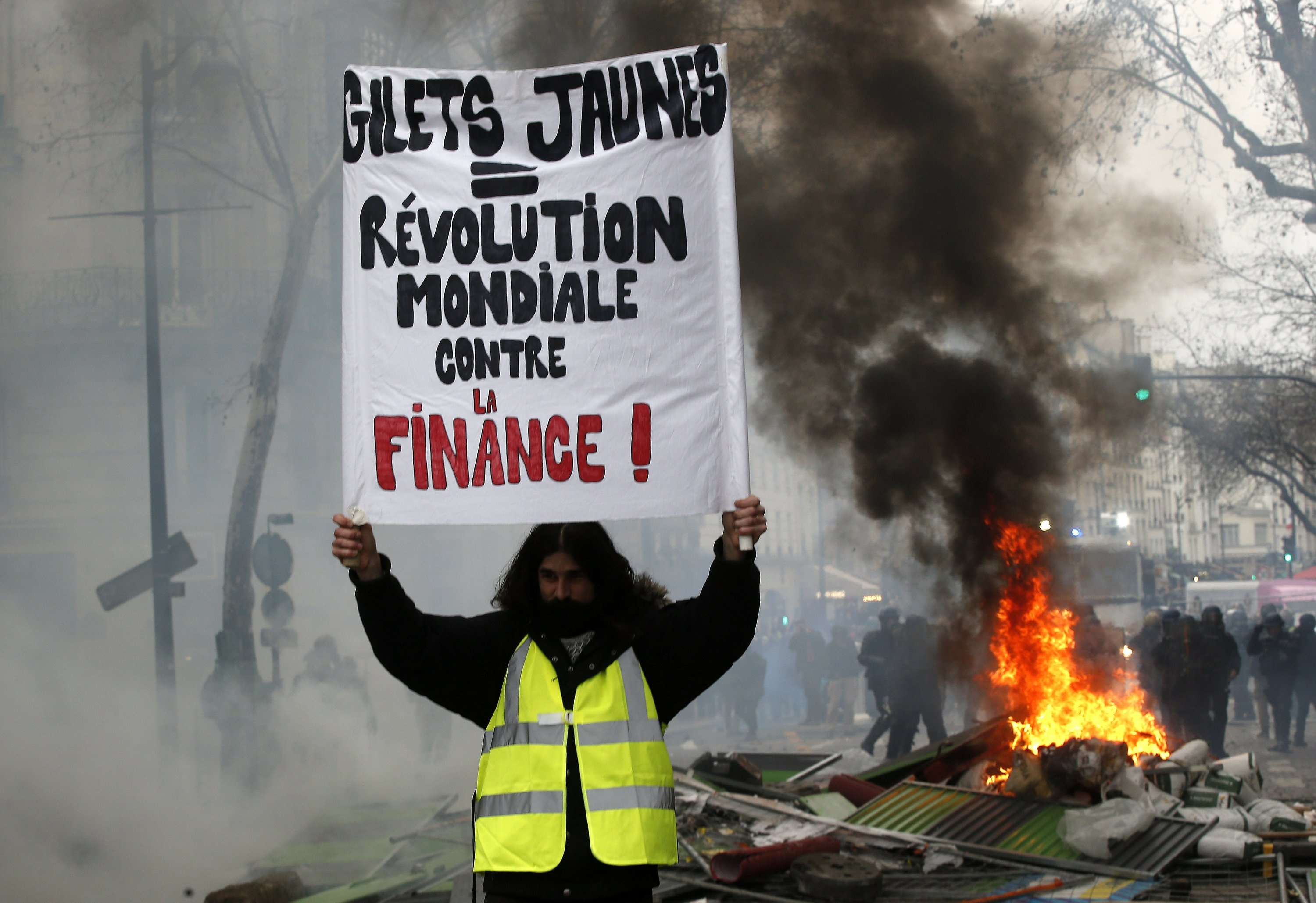 bieu tinh khan choang do tai phap anh 7