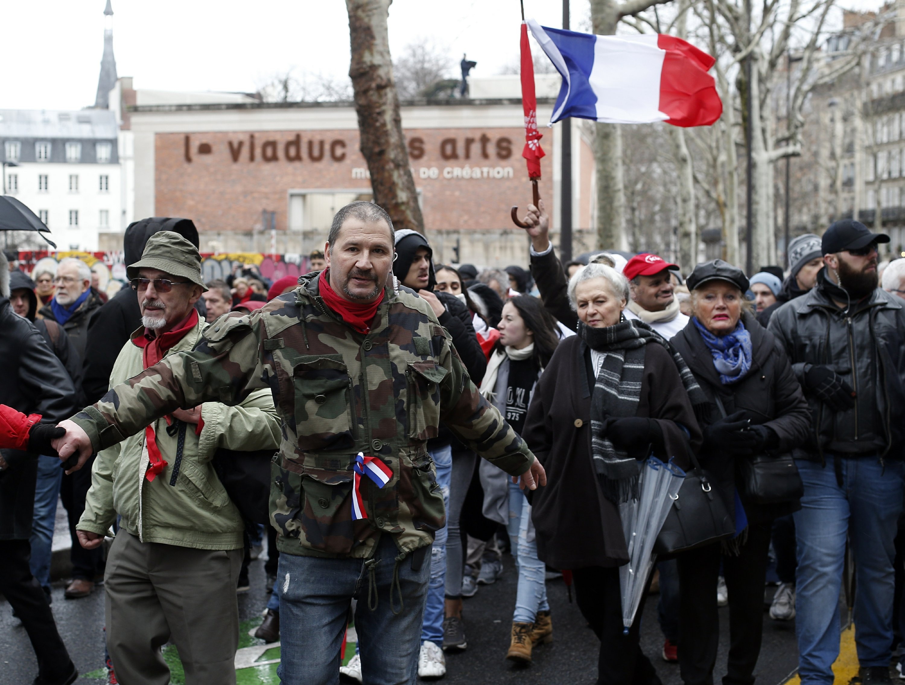 bieu tinh khan choang do tai phap anh 5