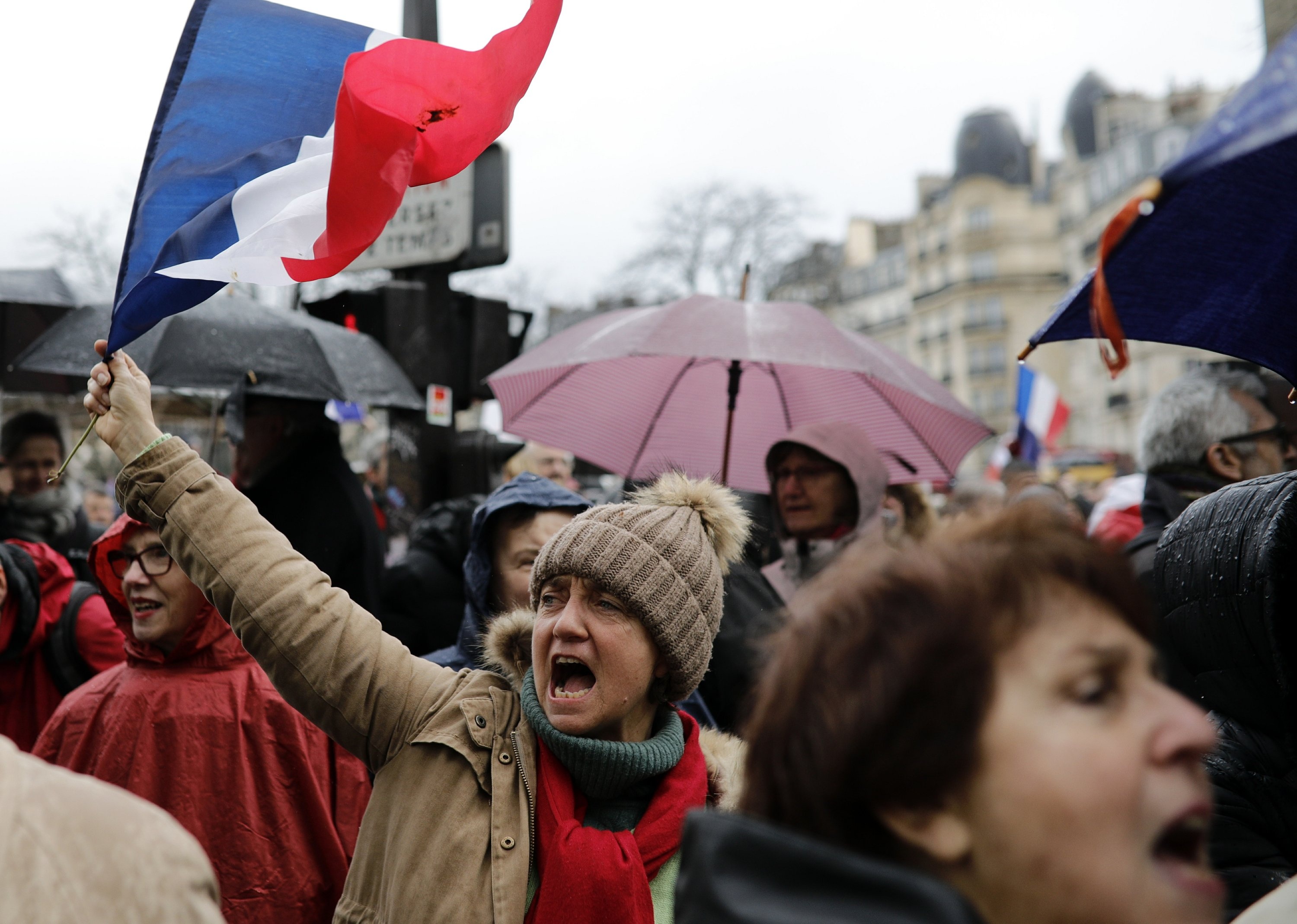 bieu tinh khan choang do tai phap anh 1