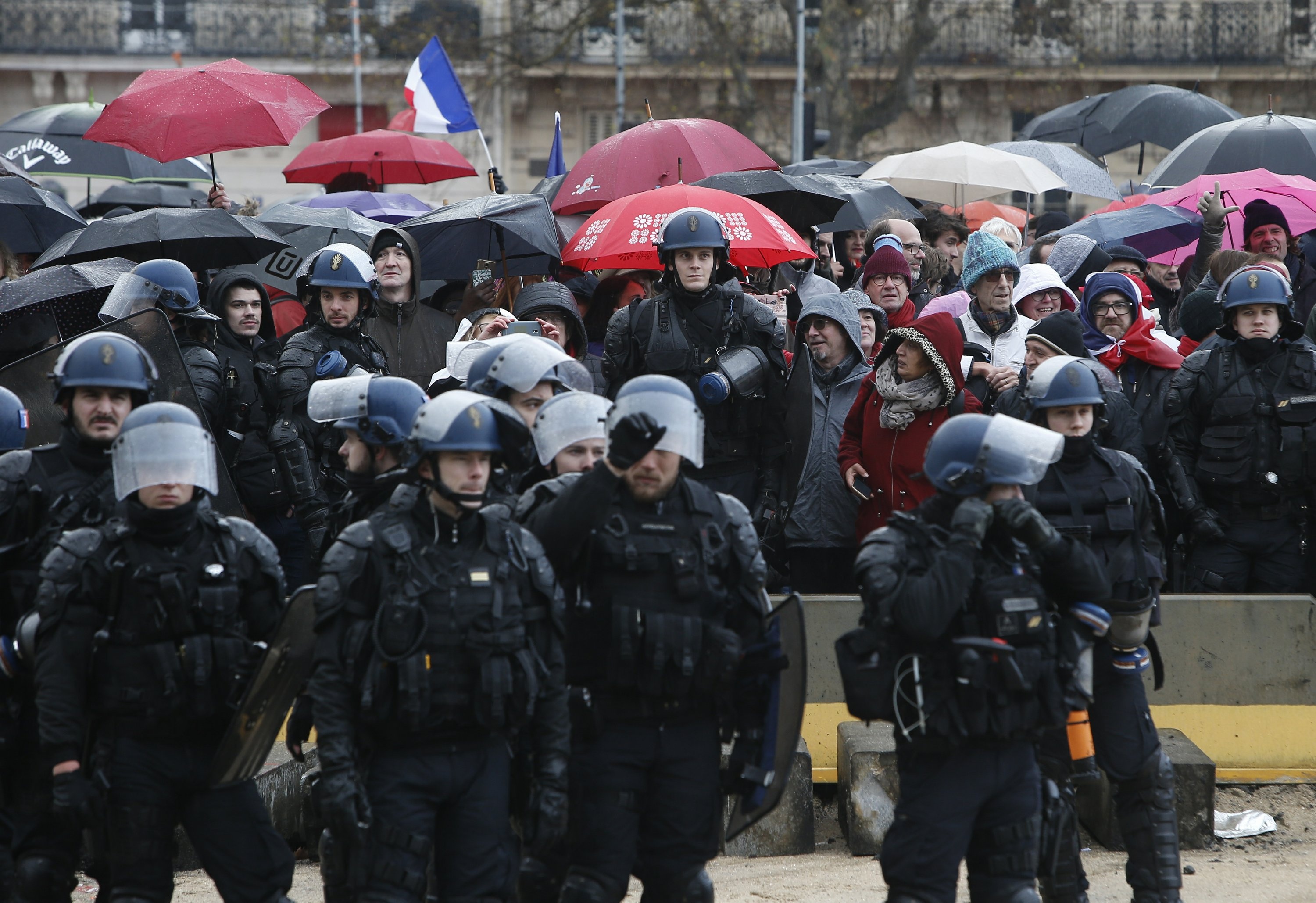 bieu tinh khan choang do tai phap anh 10