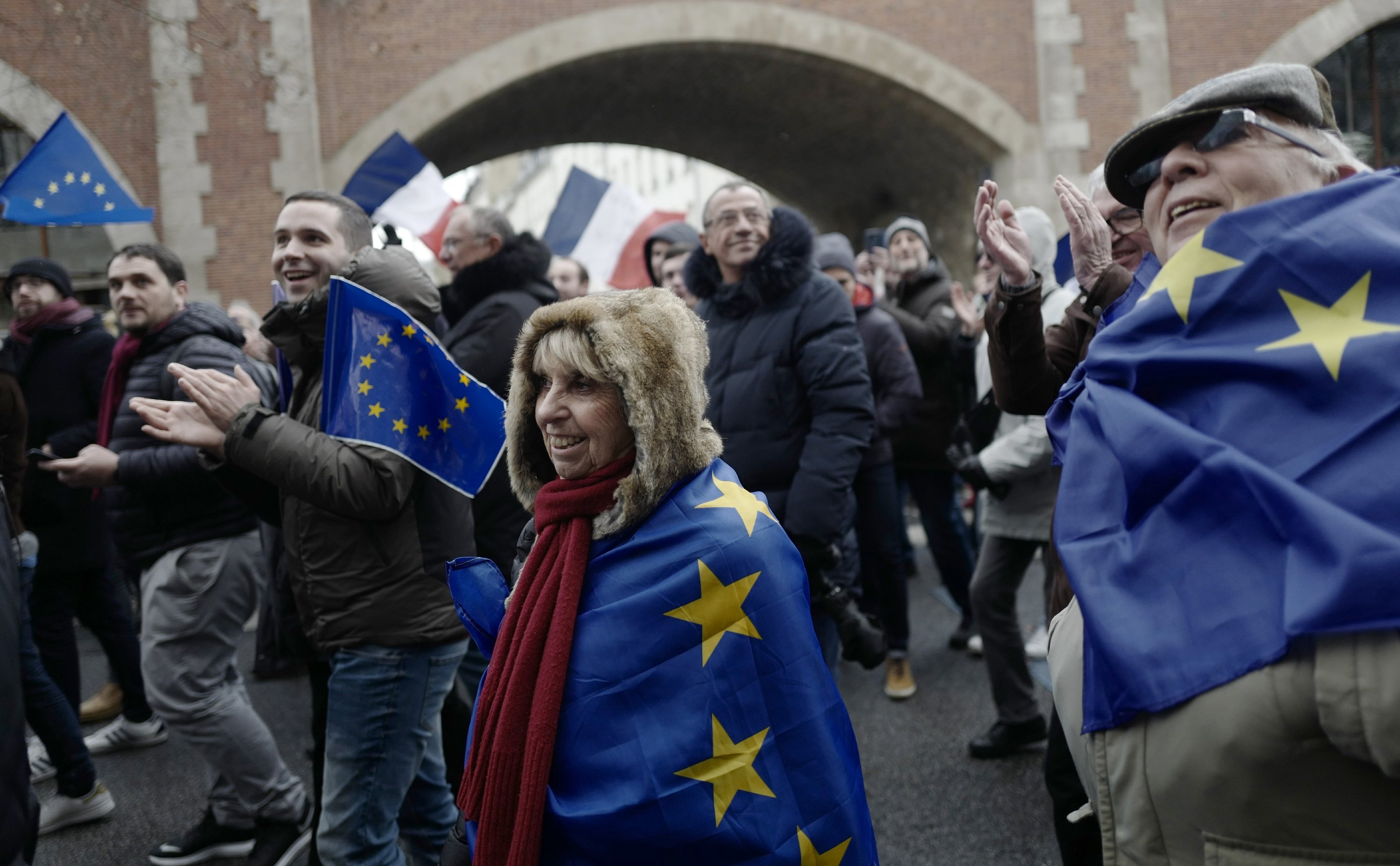 bieu tinh khan choang do tai phap anh 6