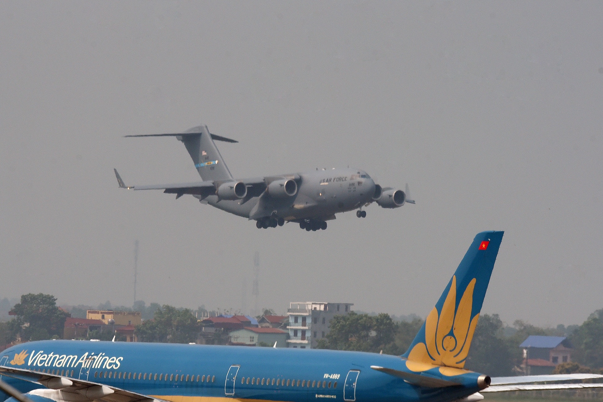 c-17 ha canh noi bai anh 1