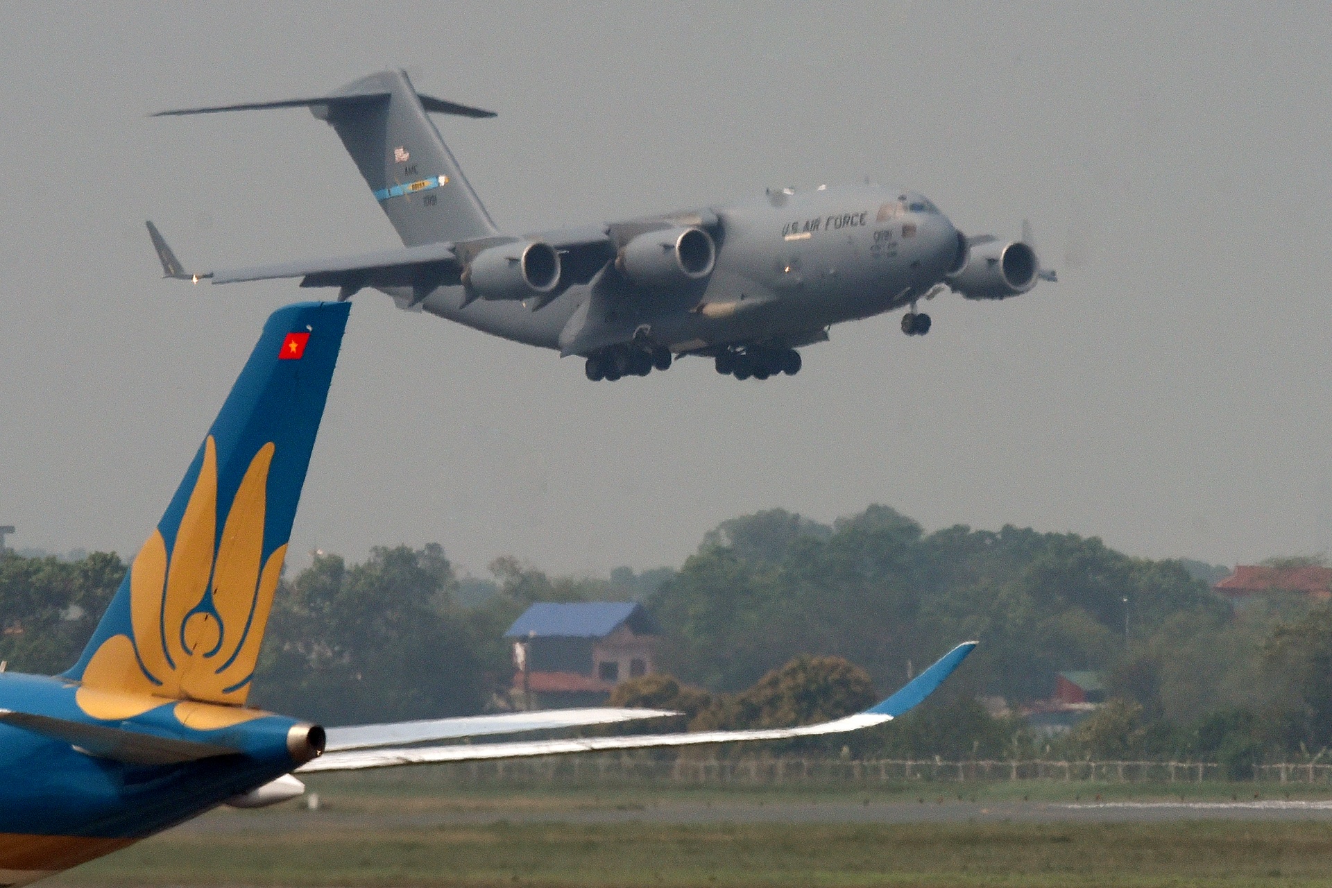 c-17 ha canh noi bai anh 2