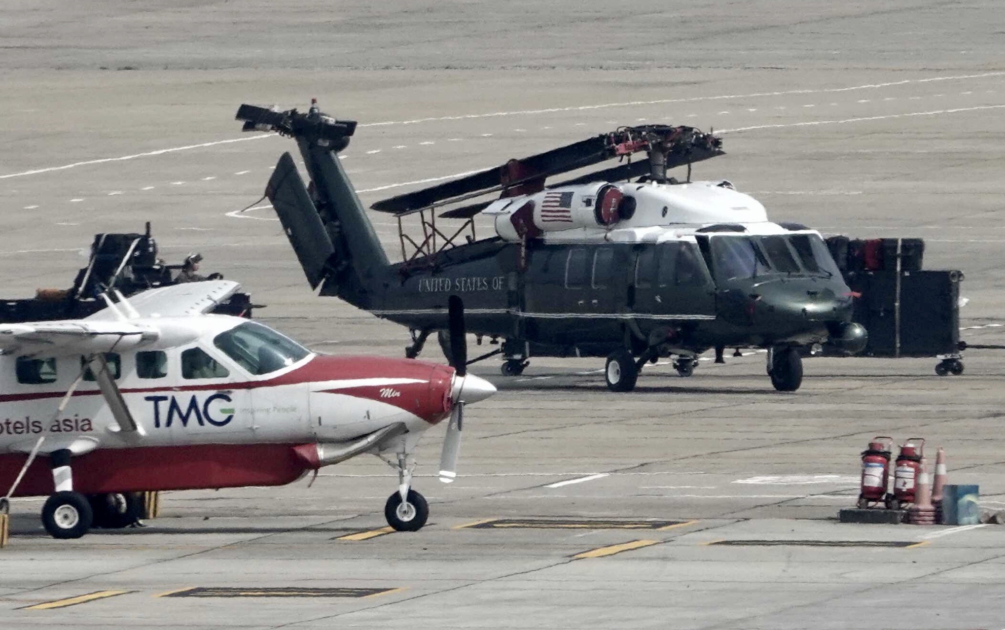 Marine One cua TT Trump duoc C-17 dua den Ha Noi hinh anh