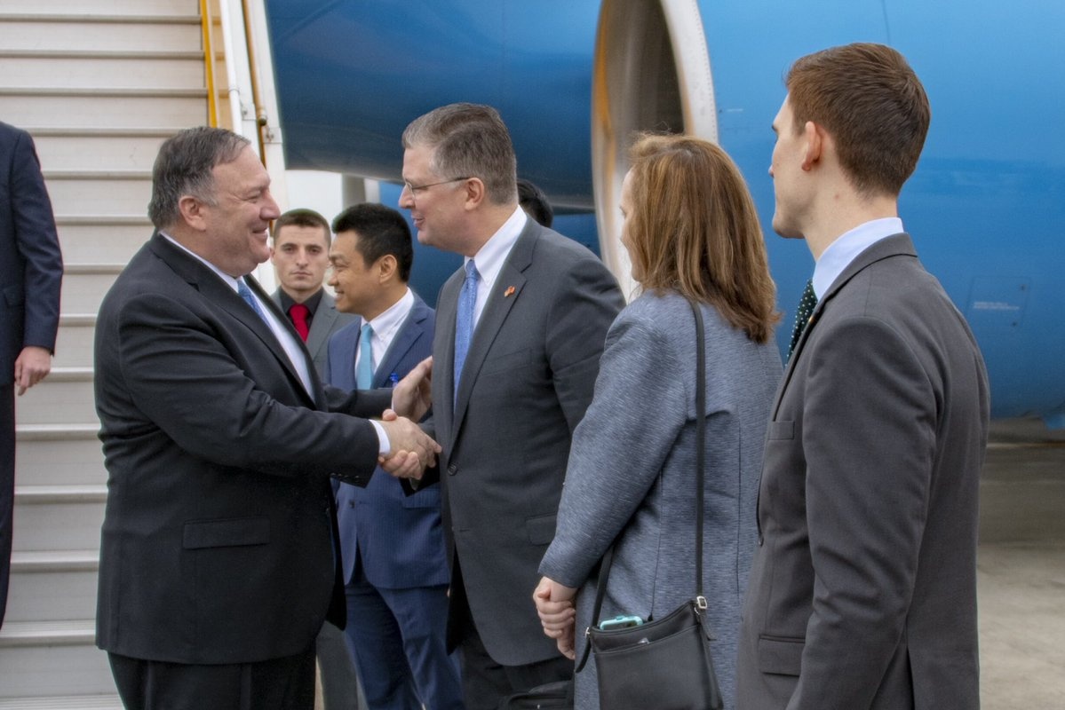 Ngoai truong My Mike Pompeo da den Ha Noi hinh anh