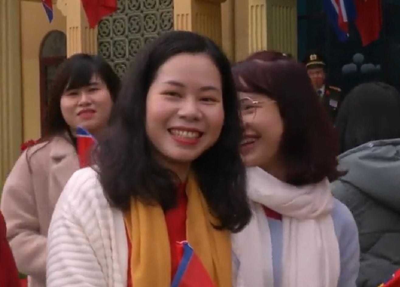 Co gai Dong Dang: 'Toi thay ong Kim rat tre, than thien va dep trai' hinh anh