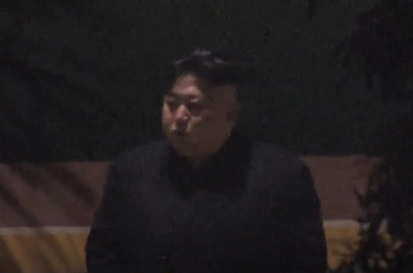 Ong Kim Jong Un xuong tau di dao 30 phut o Nam Ninh luc nua dem hinh anh