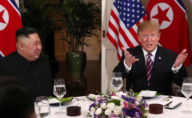 Cocktail tom, bit tet than bo va kim chi cho bua toi Trump - Kim hinh anh