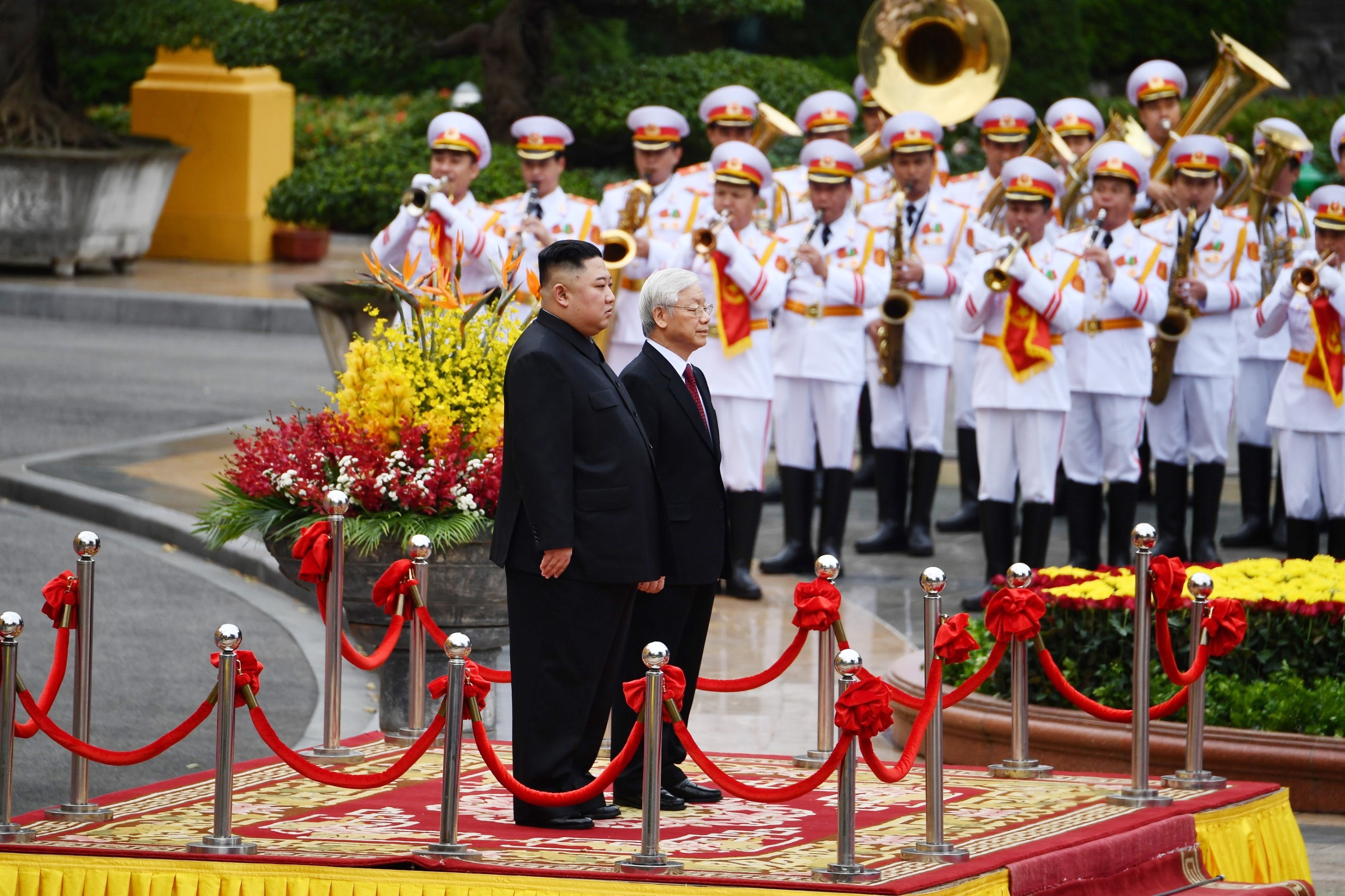 Le don trang trong ong Kim Jong Un tai Phu Chu tich hinh anh