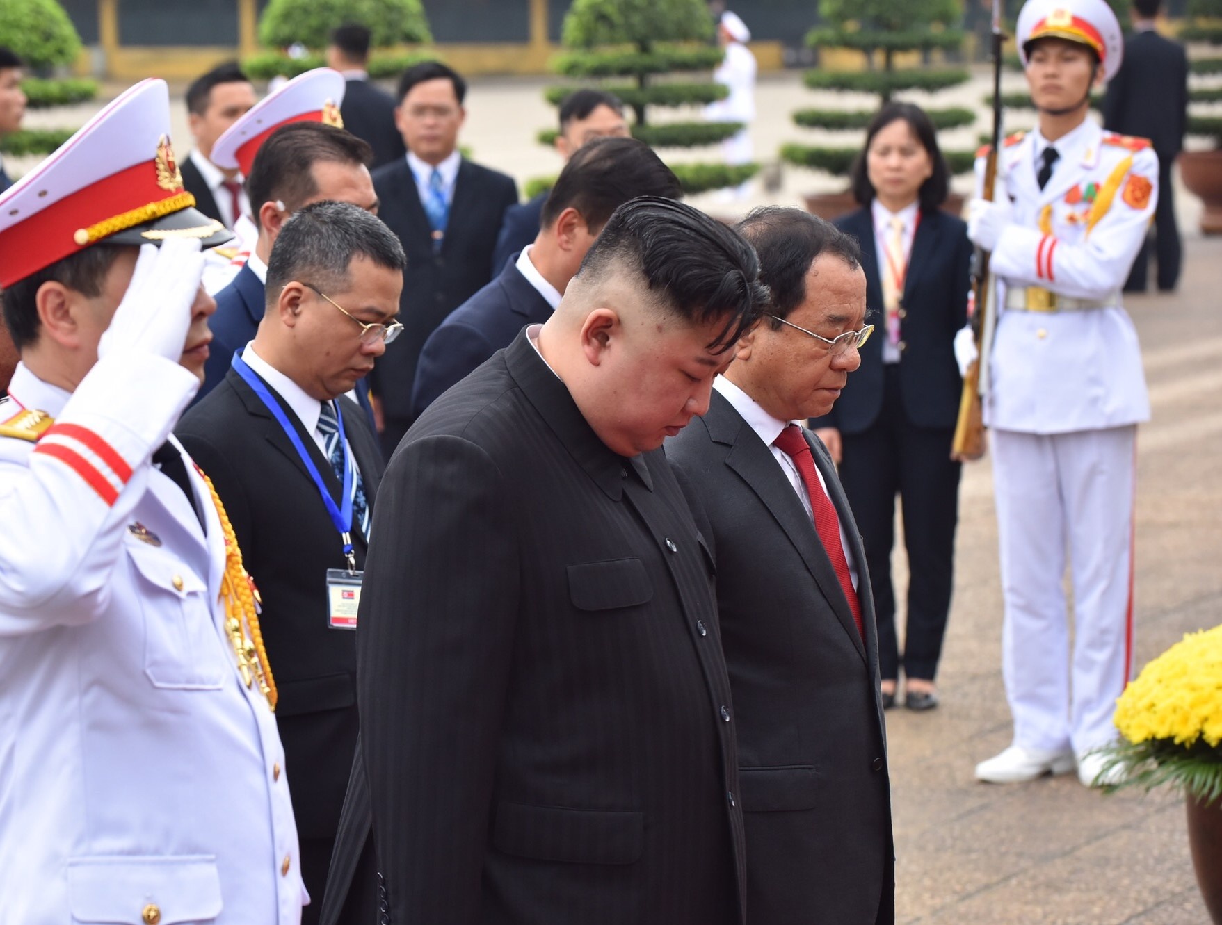 Chu tich Kim Jong Un vieng Lang Bac, dai liet si hinh anh