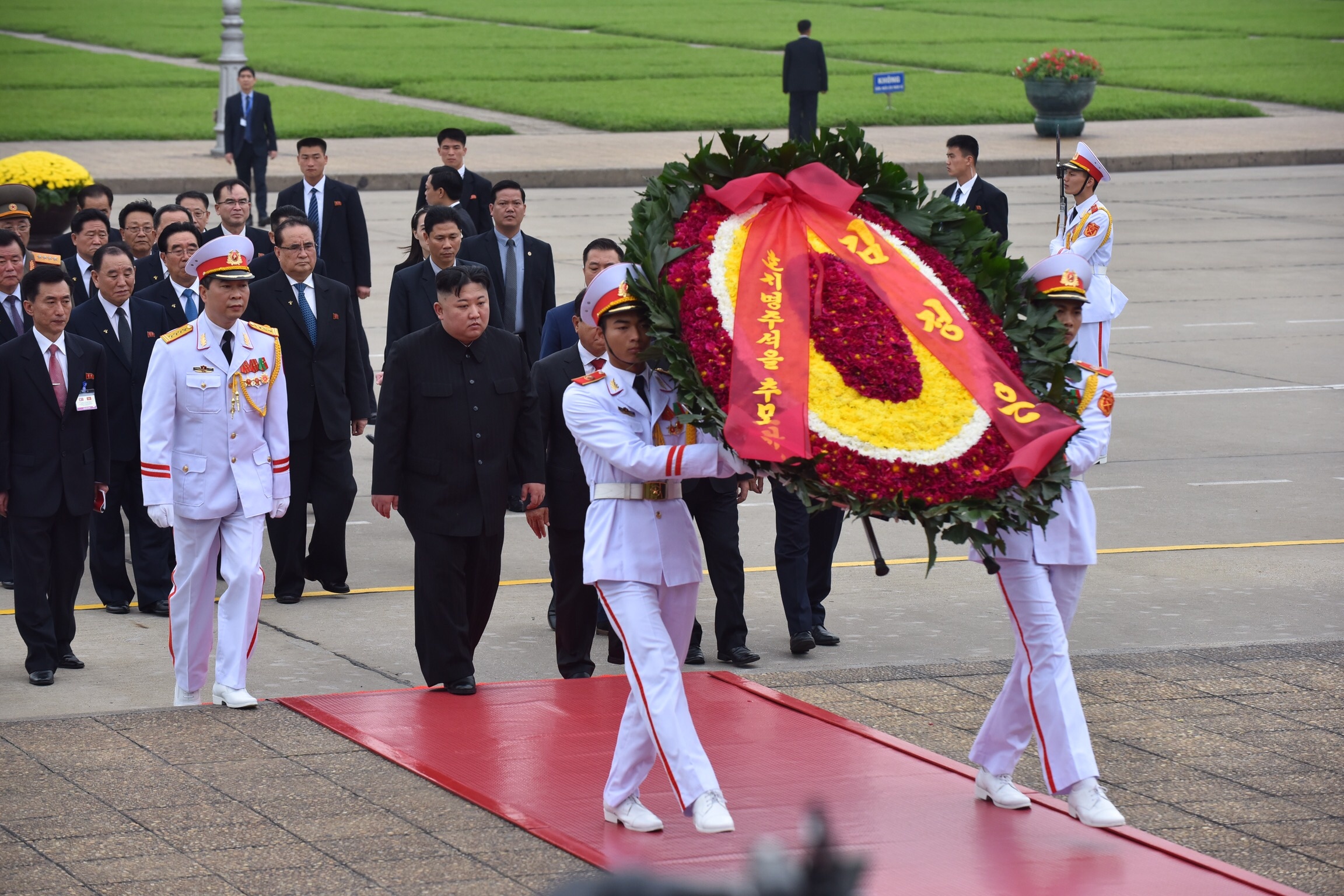 kim jong un vieng lang bac anh 9