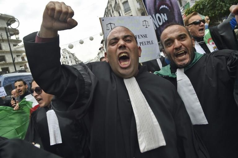 đảo chính Algeria ảnh 2 dao chinh Algeria anh 2