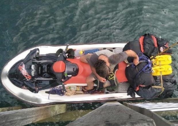 Tron na bang moto nuoc tu Australia, gan den nuoc khac thi bi bat hinh anh