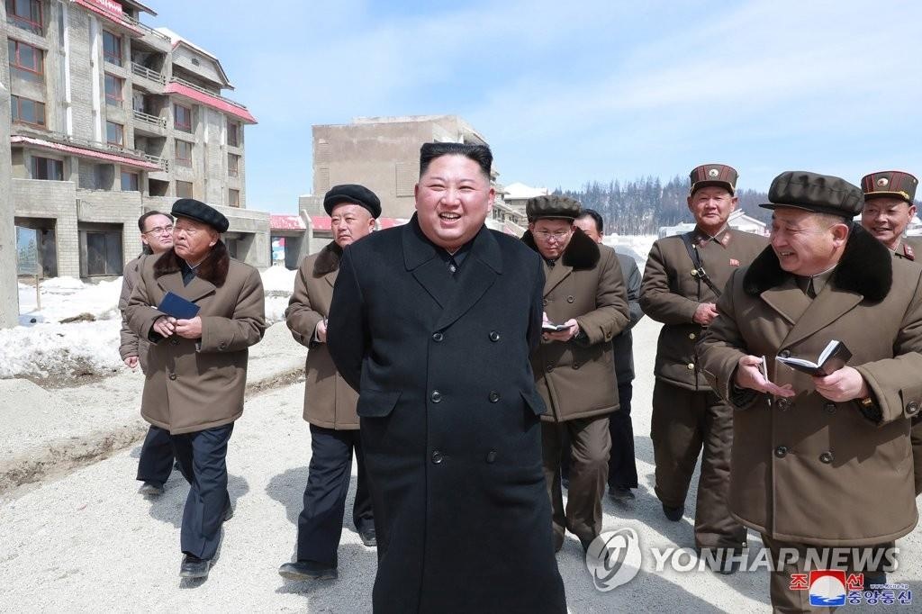 kim jong un tham que cha anh 1