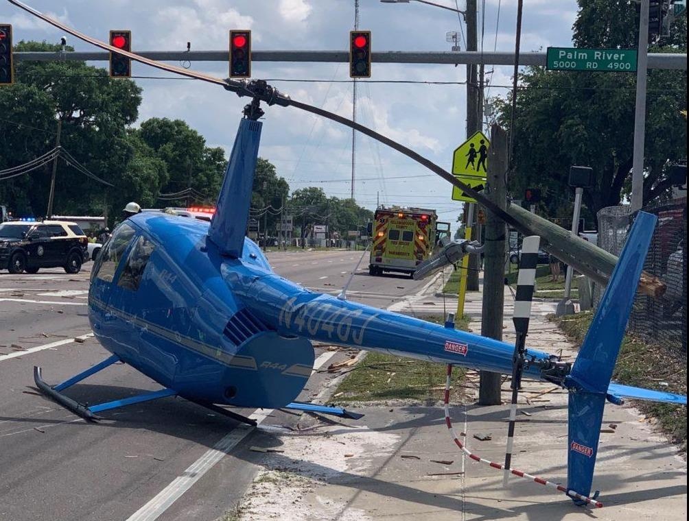 Truc thang gay canh quat vang vao xe di duong lam 1 nguoi chet tai My hinh anh