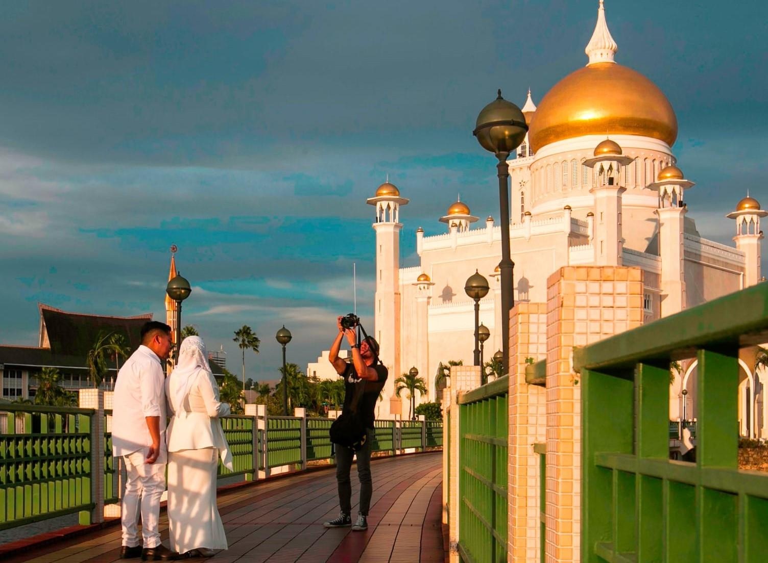 Brunei ap luat nem da den chet nguoi dong tinh: Qua so ra duong hinh anh