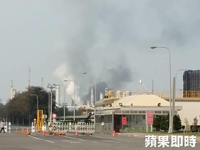 No o nha may hoa chat Formosa tai Dai Loan, 10.000 nguoi so tan hinh anh