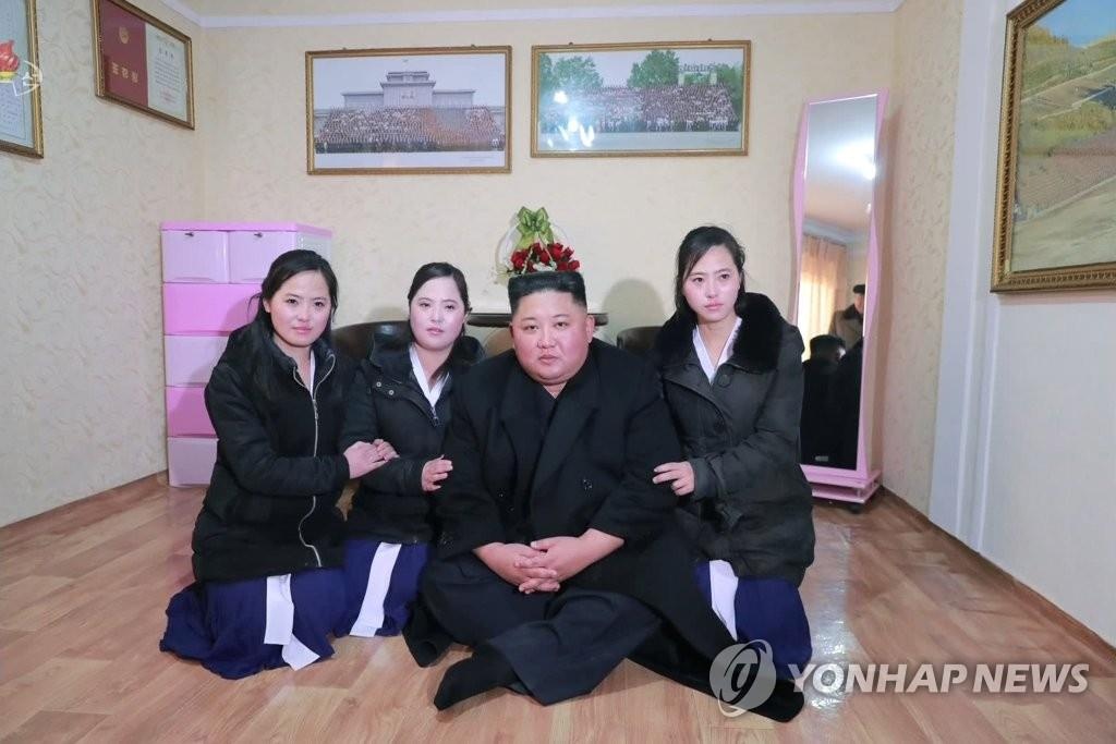 kim jong un thi sat kinh te anh 6