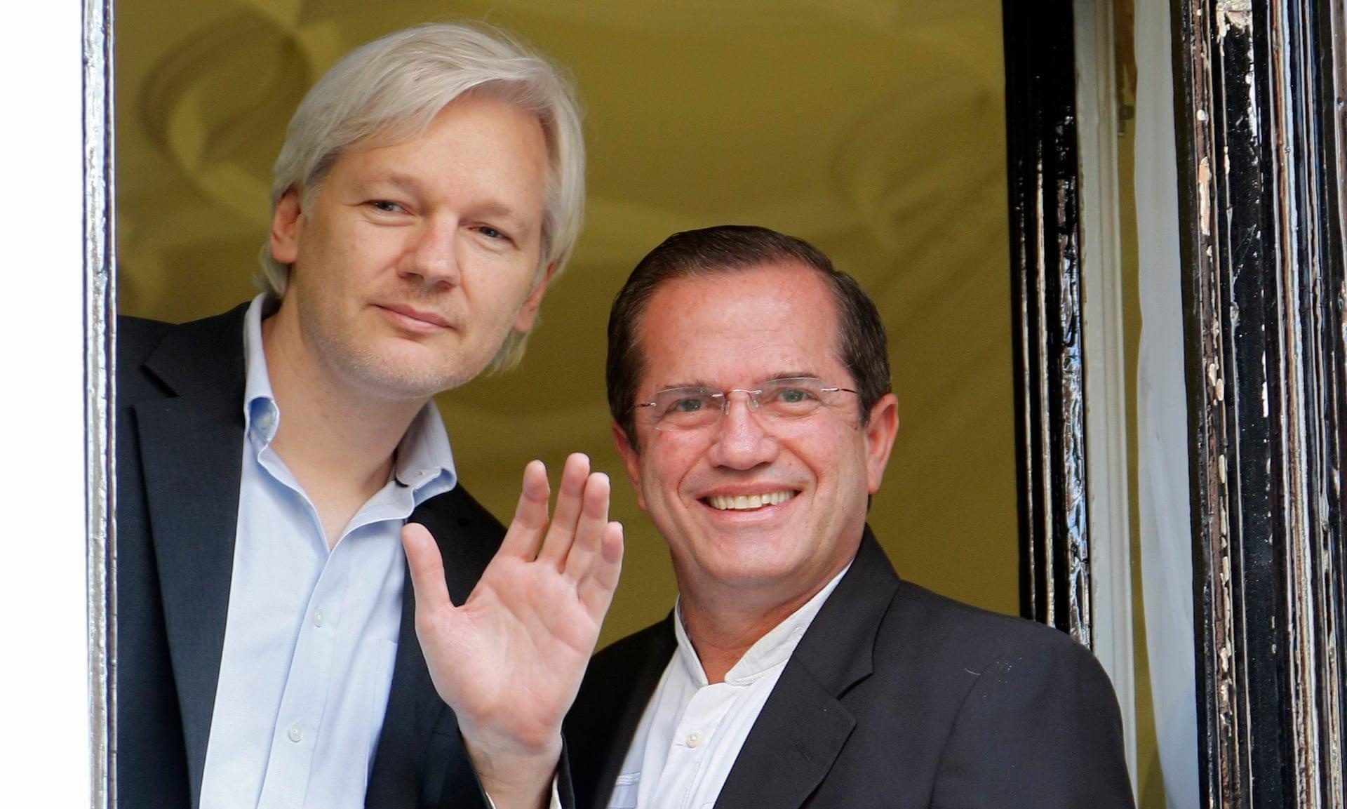 julian assange da that sung the nao anh 4