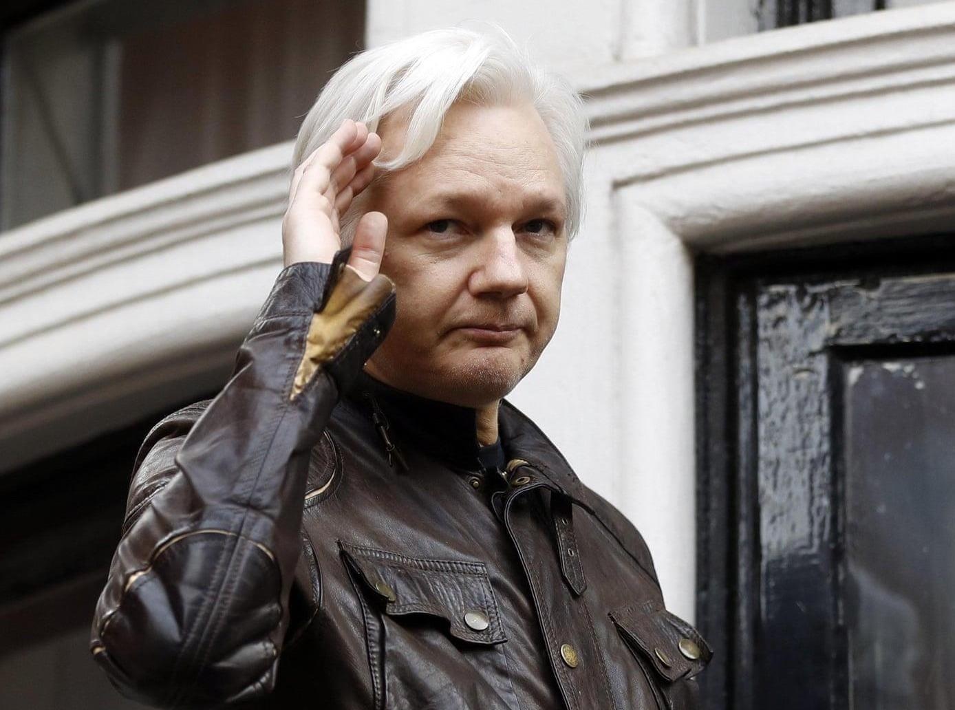 Tu vi khach duoc bao ve, ong trum WikiLeaks da 'that sung' the nao? hinh anh